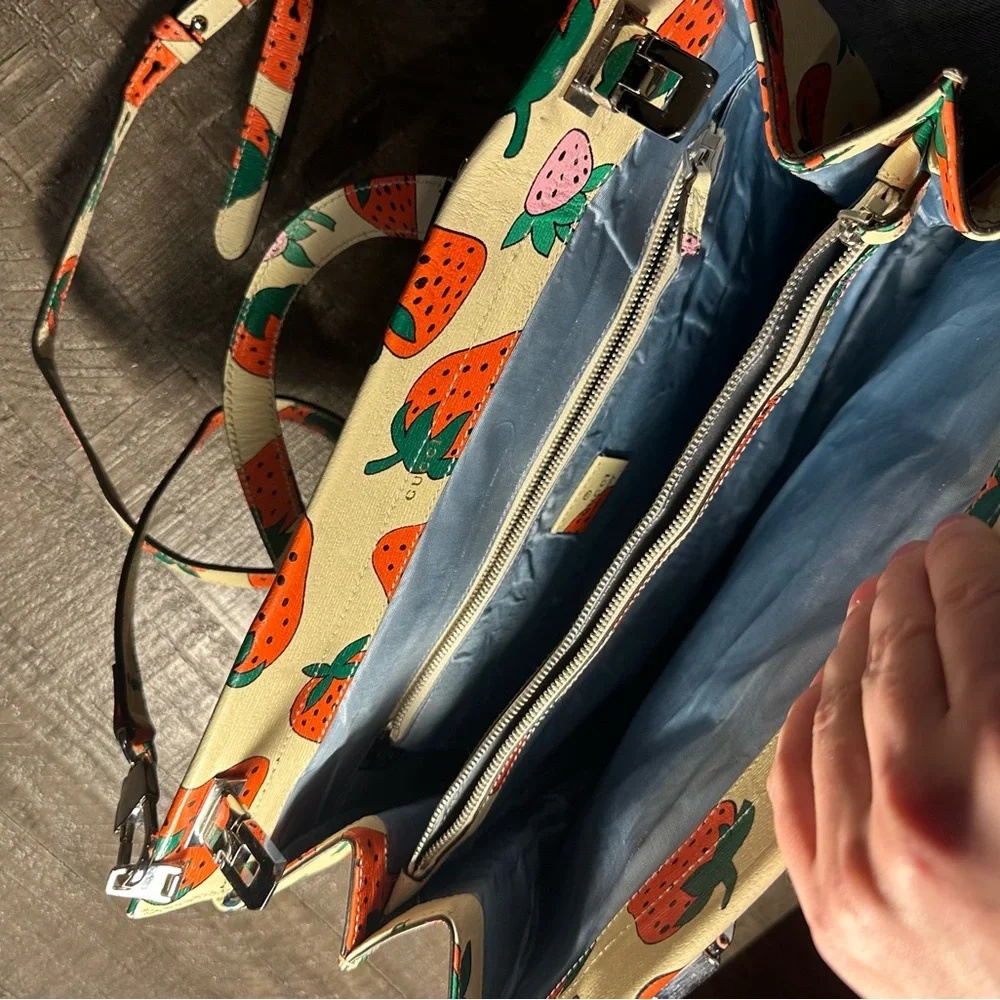 Gucci Cream Tote with Strawberry Design - Picture 11 of 15